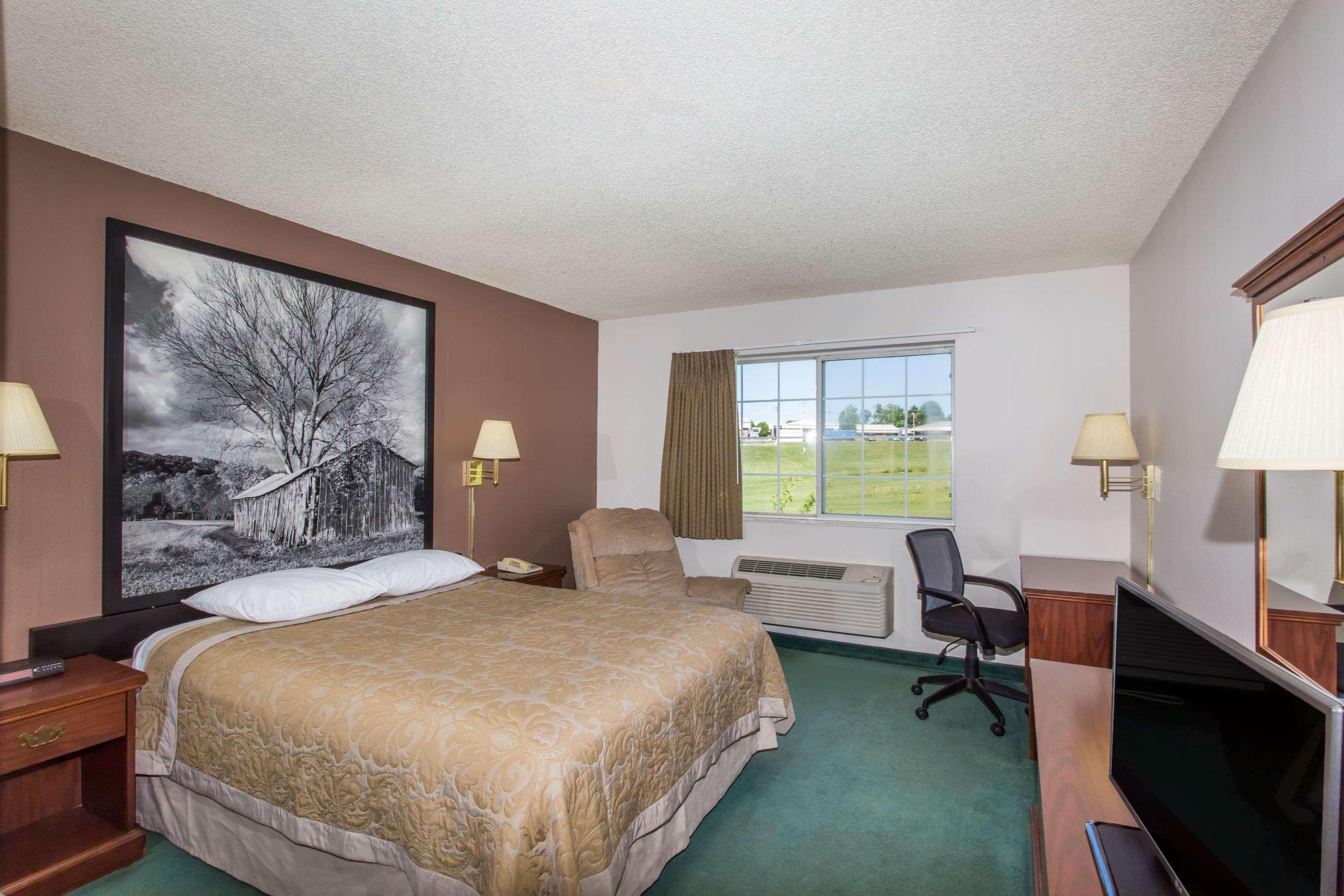 Super 8 By Wyndham Richmond Hotell Exteriör bild