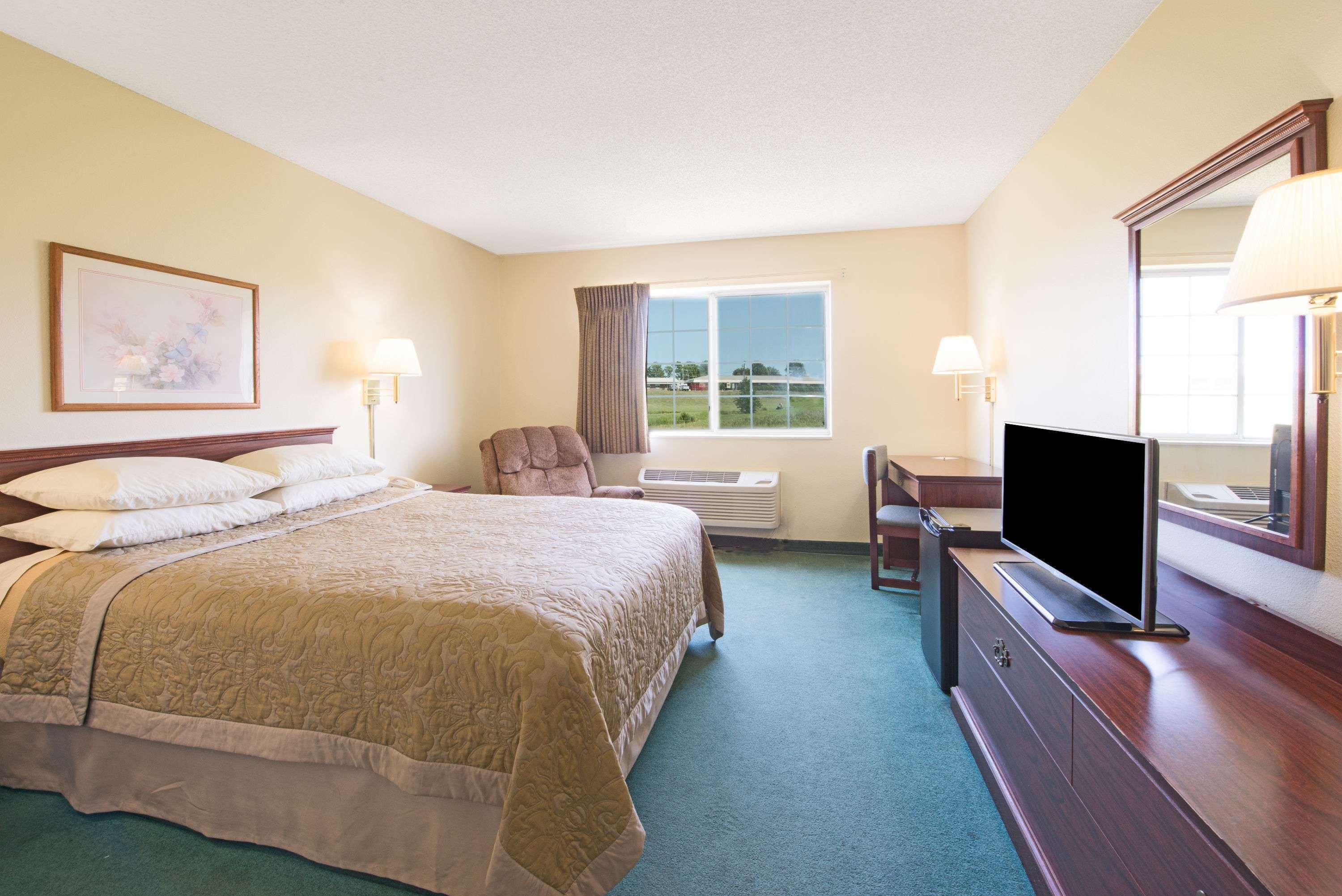 Super 8 By Wyndham Richmond Hotell Exteriör bild