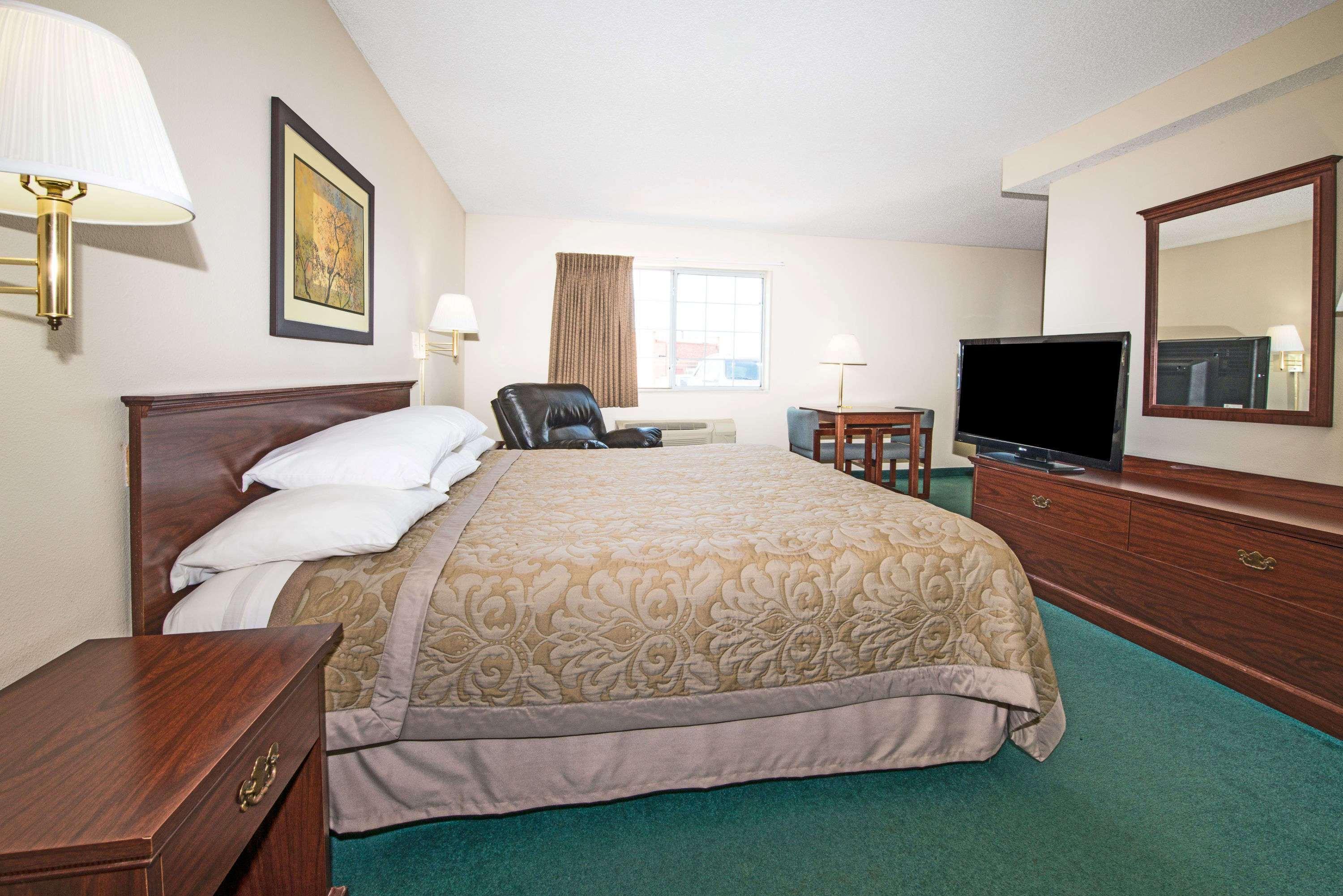 Super 8 By Wyndham Richmond Hotell Exteriör bild